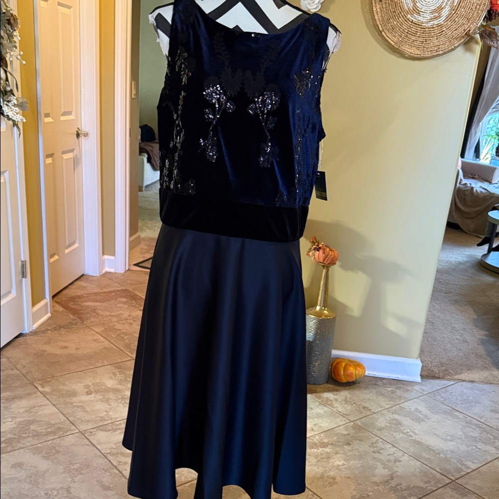 Morgan Taylor Navy and Black Sequin Midi Dress